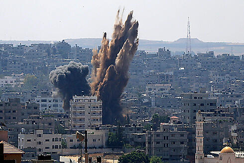 IAF hit Gaza targets after rocket fire renewed (Photo: EPA)