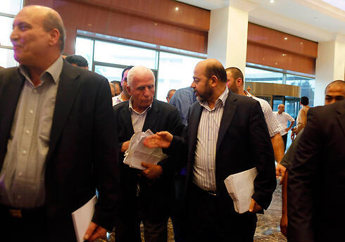 Cairo-based Hamas official Mousa Abu Marzouk (right) and head of Palestinian delegation to ceasefire talks Azzam al-Ahmad (center) (Photo: Reuters)