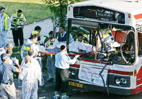 Bombing attack on a Jerusalem bus (Photo:AP) (צילום: AP) Bombing attack on a Jerusalem bus (Photo:AP)