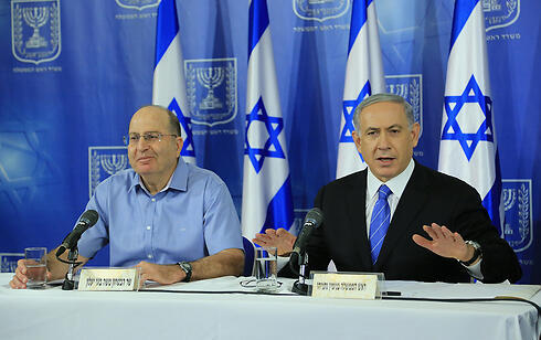 Prime Minister Netanyahu with Defense Minister Ya'alon (Photo: Yaron Brenner)