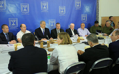 A meeting of the Israeli government during the 2014 war in Gaza (צילום: ירון ברנר) A meeting of the Israeli government during the 2014 war in Gaza