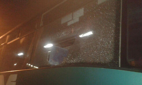 Bus hit in stone-throwing attack in West Bank (Photo: Tzevet Hatzala Spokesman) (צילום: דוברות 'צוות הצלה') Bus hit in stone-throwing attack in West Bank (Photo: Tzevet Hatzala Spokesman)