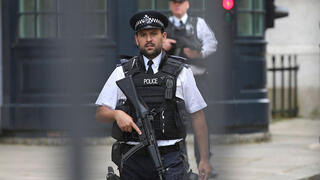 "חומרים מסוכנים הושלכו ליד שגרירות ישראל בלונדון"