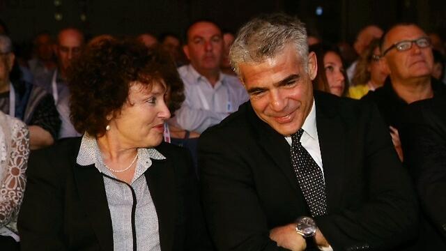 קרנית פלוג ו יאיר לפיד ב כנס כלכליסט 2014