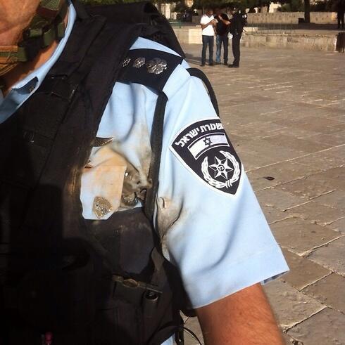 Police officer hit by firecracker (Photo: Police)