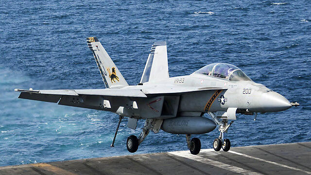 F-18 landing after bombing ISIS targets (Photo: MCT) (צילום: MCT) F-18 landing after bombing ISIS targets (Photo: MCT)