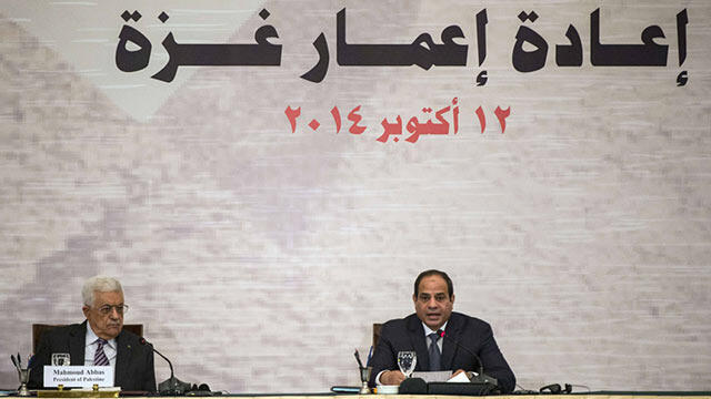 Palestinian President Abbas and Egyptian President al-Sisi at the donors conference (Photo: AFP)