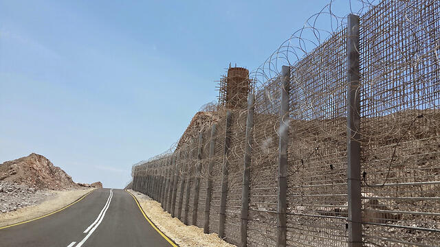 Border fence on the Israel-Egypt border (Photo: Yoav Zitun)