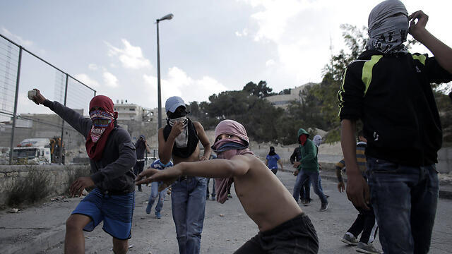 Palestinian youth rioting in East Jerusalem (Photo: AFP)