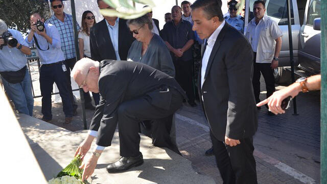 President Reuven Rivlin lays a wreath at the memorial for the 1956 massacre of Arabs in Kafr Kassem (צילום: הלאל) President Reuven Rivlin lays a wreath at the memorial for the 1956 massacre of Arabs in Kafr Kassem