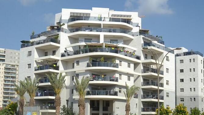 בניין במרכז הארץ