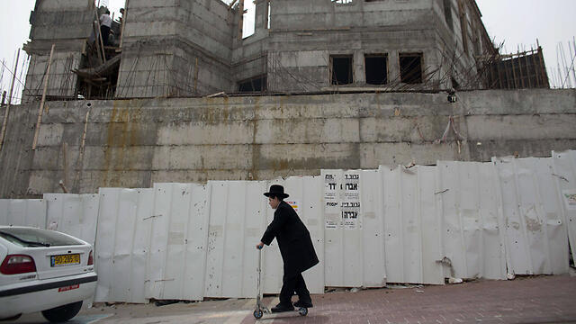 Construction in Ramat Shlomo (Photo: AFP/File)