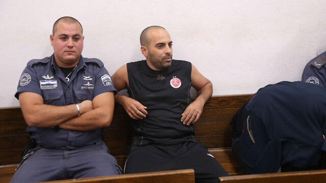 כדורגל אוהד אלרואי ידעי פואד תקף את ערן זהבי הפועל תל אביב מכבי תל אביב דרבי אלימות ביהמש אוהדים (צילום: מוטי קמחי) כדורגל אוהד אלרואי ידעי פואד תקף את ערן זהבי הפועל תל אביב מכבי תל אביב דרבי אלימות ביהמש אוהדים