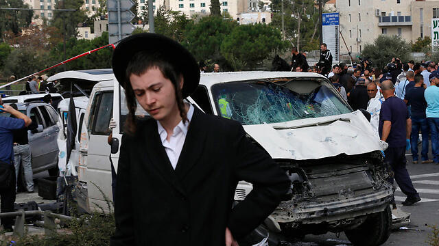 The scene of a vehicular car attack at the Jerusalem light rail (Photo: Reuters) (צילום: רויטרס) The scene of a vehicular car attack at the Jerusalem light rail (Photo: Reuters)