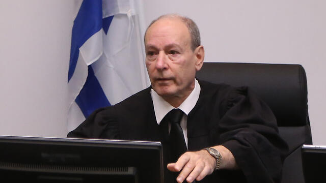 Судья Цви Гурфинкель. Фото: Моти Кимхи (צילום: מוטי קמחי) Судья Цви Гурфинкель. Фото: Моти Кимхи