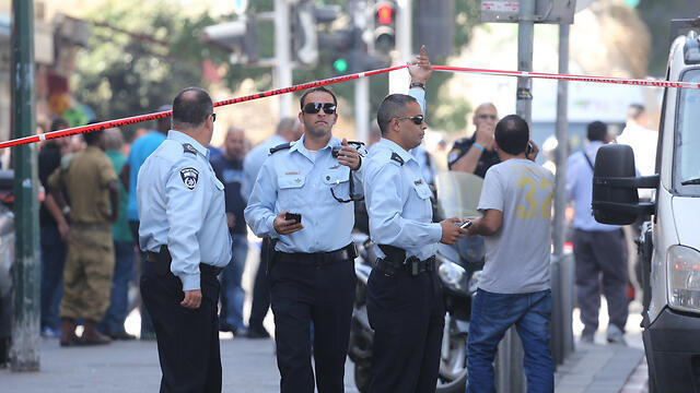 פיגוע דקירה חייל צה"ל תחנה רכבת הגנה ת"א