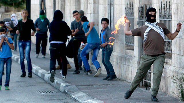 Violence between police and Palestinians in the West Bank. (Photo: AFP)