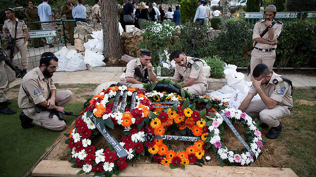 Funeral for IDF soldier Almog Shiloni murdered by a terrorist while he was off duty (Photo: EPA)