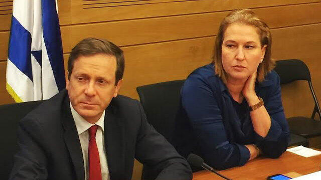 Livni with Herzog: Elections are about whether we have Zionist or extremist state. (Photo: Daniel Harush) 