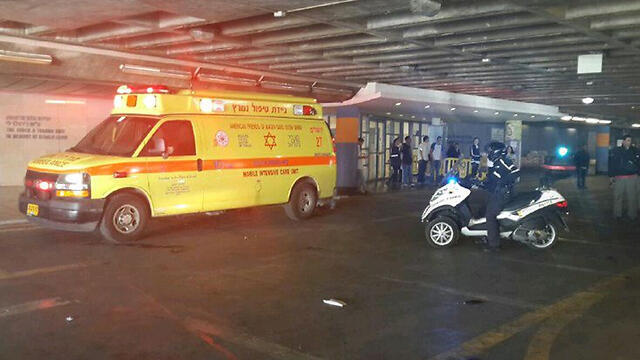 The wounded are evacuated (Photo: Kobi Nachshoni)