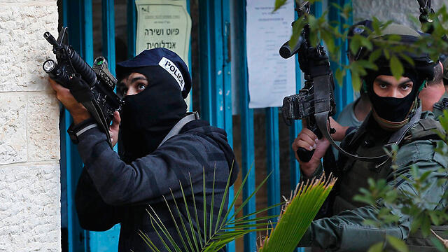 Police surround the synagogue during the attack (Photo: Reuters)