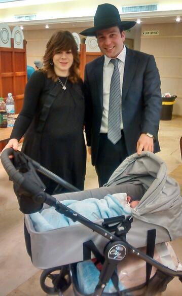 Dov and Shula Sorotzkin brit mila circumcision of son at Bnei Torah synagogue (Photo: Anav Silverman, Tazpit News Agency) Dov and Shula Sorotzkin brit mila circumcision of son at Bnei Torah synagogue