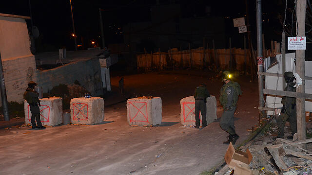 Security forces in Jabel Mukaber. (Photo: Mohammed Shinawi)