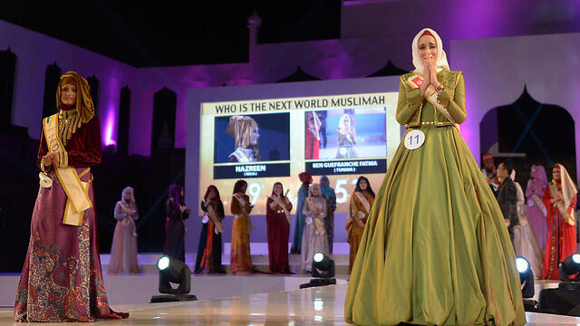 Contestants wait for the winner to be announced (Photo: AFP) (צילום: AFP) Contestants wait for the winner to be announced (Photo: AFP)