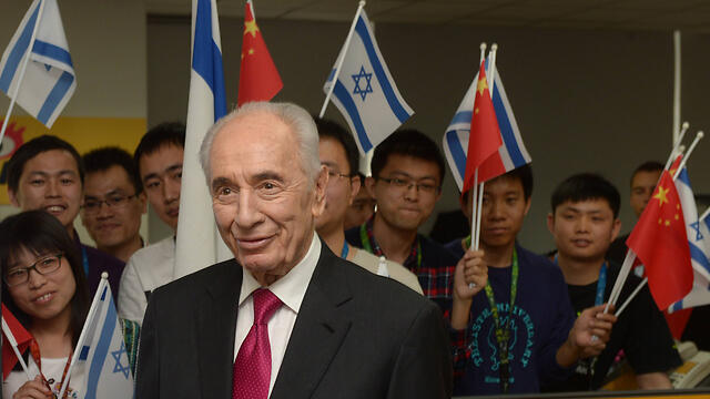 Former president Shimon Peres in China in 2013. (Photo: GPO) (צילום: עמוס בן גרשום, לע"מ) Former president Shimon Peres in China in 2013. (Photo: GPO)