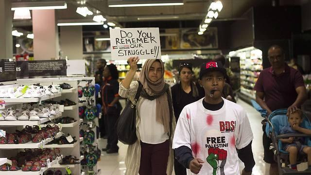 Protestors at a Woolworths supermarket in South Africa (Photo: AFP)
