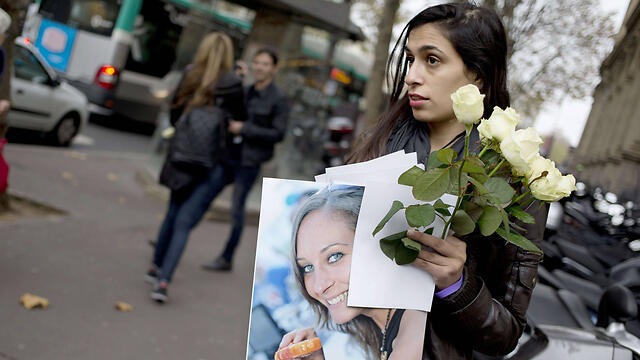 Friends of Lee Zeitouni outside of French court where her killers were tried. (Photo: AFP)