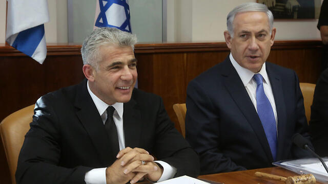 Lapid and Netanyahu (Photo: Marc Israel Sellem/pool)