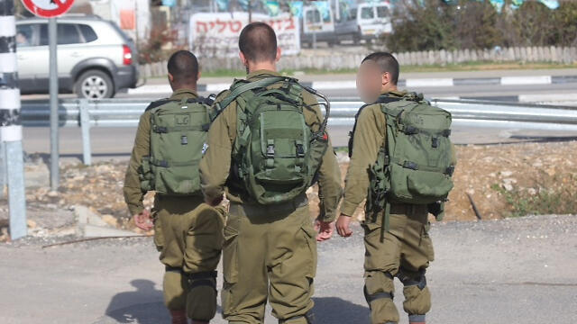 Soldiers from the Duchifat Battalion of the Kfir Brigade at the scene of the stabbing. (Photo: Motti Kimchi) (צילום: מוטי קמחי ) Soldiers from the Duchifat Battalion of the Kfir Brigade at the scene of the stabbing. (Photo: Motti Kimchi)