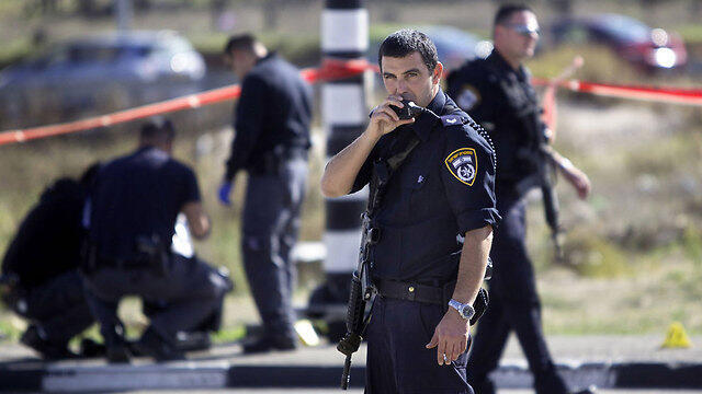 Israel police at the scene of the stabbing attack in the West Bank. (Photo: Associated Press) (צילום: AP) Israel police at the scene of the stabbing attack in the West Bank. (Photo: Associated Press)