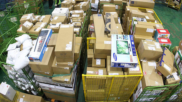 Посылки на складе. Фото: AP (צילום: AP) Посылки на складе. Фото: AP