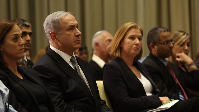 Netanyahu and Livni at the president's residence, an hour before the announcement (Photo: Gil Yohanan)