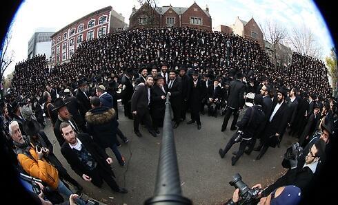 Is this the world's largest selfie? (Photo: Chabad.org) (צילום: Chabad.org) Is this the world's largest selfie? (Photo: Chabad.org)