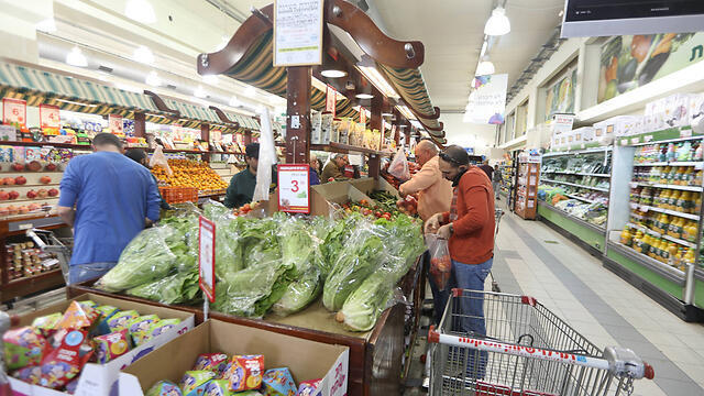 The store seen the morning after the attack. (Photo: Gil Yohanan) (צילום: גיל יוחנן) The store seen the morning after the attack. (Photo: Gil Yohanan)