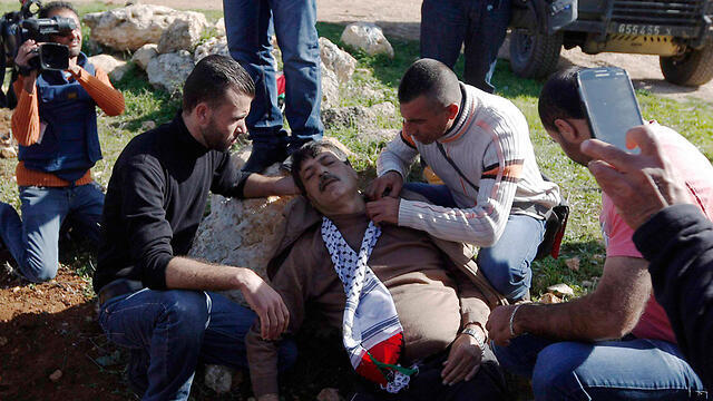Abu Ein after he collapsed, in the West Bank (Photo: Reuters) (צילום: רויטרס) Abu Ein after he collapsed, in the West Bank (Photo: Reuters)
