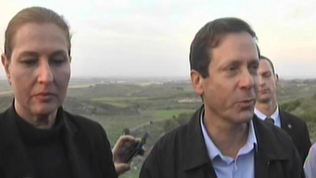 Livni and Herzog tour Gaza border communities (Photo: Roee Idan) (צילום: רועי עידן) Livni and Herzog tour Gaza border communities (Photo: Roee Idan)