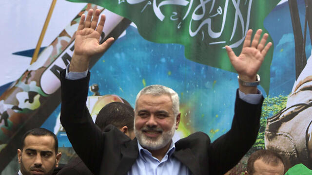Hamas leader Ismail Haniyeh waves to the crowd. (Photo: AFP)
