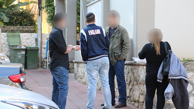 Raid on Ramat Gan municipality offices (Photo: Yaron Brenner) (צילום: ירון ברנר) Raid on Ramat Gan municipality offices (Photo: Yaron Brenner)