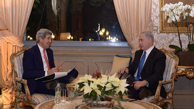 John Kerry with Prime Minister Benjamin Netanyahu meeting in Rome. (Photo: GPO)