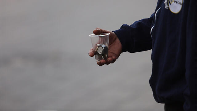 Man panhandling in Jerusalem (Photo: Gil Yohanan)