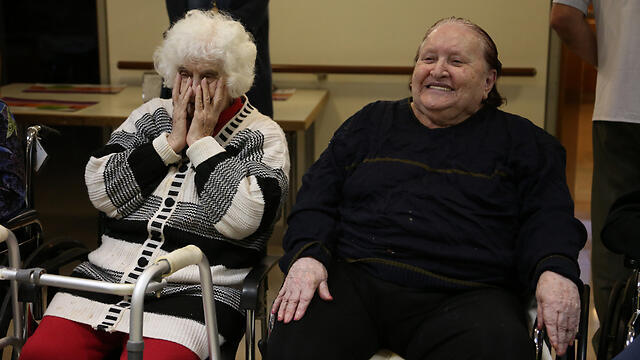Holocaust survivors at the Gil Oz retirement home in Petah Tikva. (Photo: Yaron Brenner) (צילום: ירון ברנר) Holocaust survivors at the Gil Oz retirement home in Petah Tikva. (Photo: Yaron Brenner)