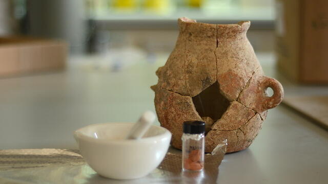 The jug found in Ein Zippori provides further evidence of ancient use of olive oil. (Photo: Israel Antiquities Authority) (צילום: רשות העתיקות) The jug found in Ein Zippori provides further evidence of ancient use of olive oil. (Photo: Israel Antiquities Authority)
