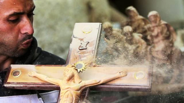 A Palestinian wood sculptor working near Manger Square (Photo: EPA) (EPA) A Palestinian wood sculptor working near Manger Square (Photo: EPA)