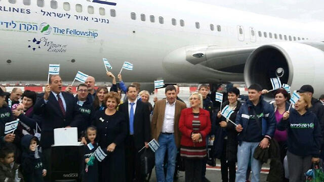Ukranian immigrants arrive in Israel (Photo: Shahar Chai)