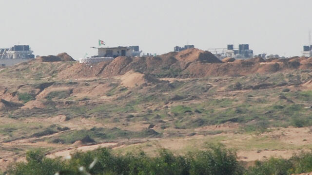 Hamas outposts near Netiv HaAsara (Photo: Bar-el Efraim) (צילום: בראל אפרים) Hamas outposts near Netiv HaAsara (Photo: Bar-el Efraim)