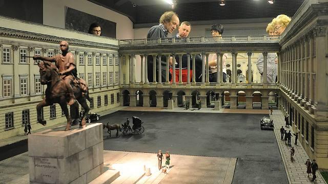Tourists look at a replica of the Saski Palace (Photo: AP Photo/Alik Keplicz)